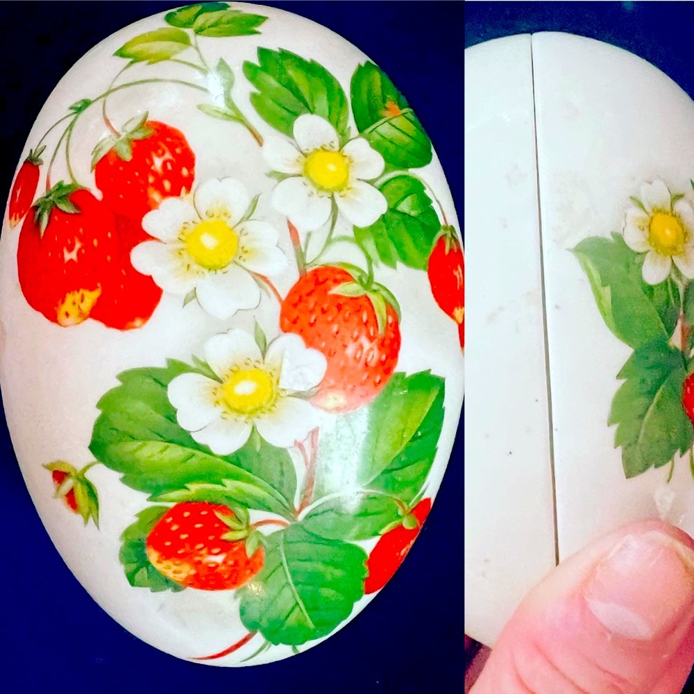 🍓VINTAGE 1960’s JUBILEE MADE IN ENGLAND FIME CHINA STRAWBERRY HAND PAINTED EGG